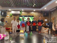 上海知青向内蒙古都贵玛小学捐书仪式