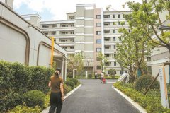 “吊脚楼”翻篇 电梯房“可靠”